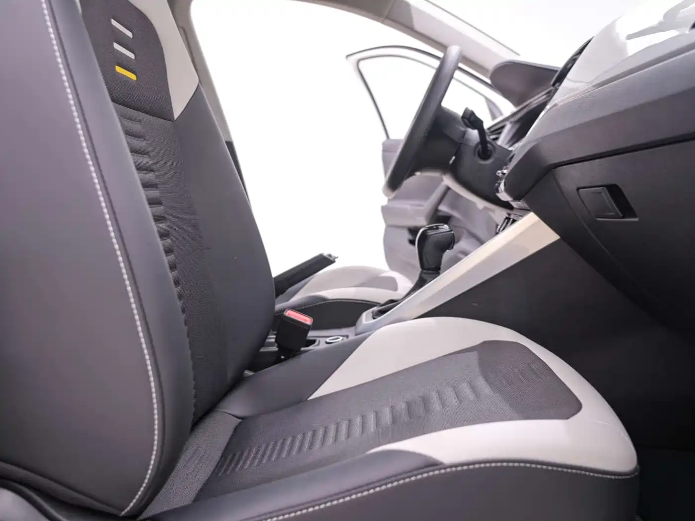 Volkswagen Polo 2021 Plus 1.5L Automatic Colorful Tech Edition фото 26