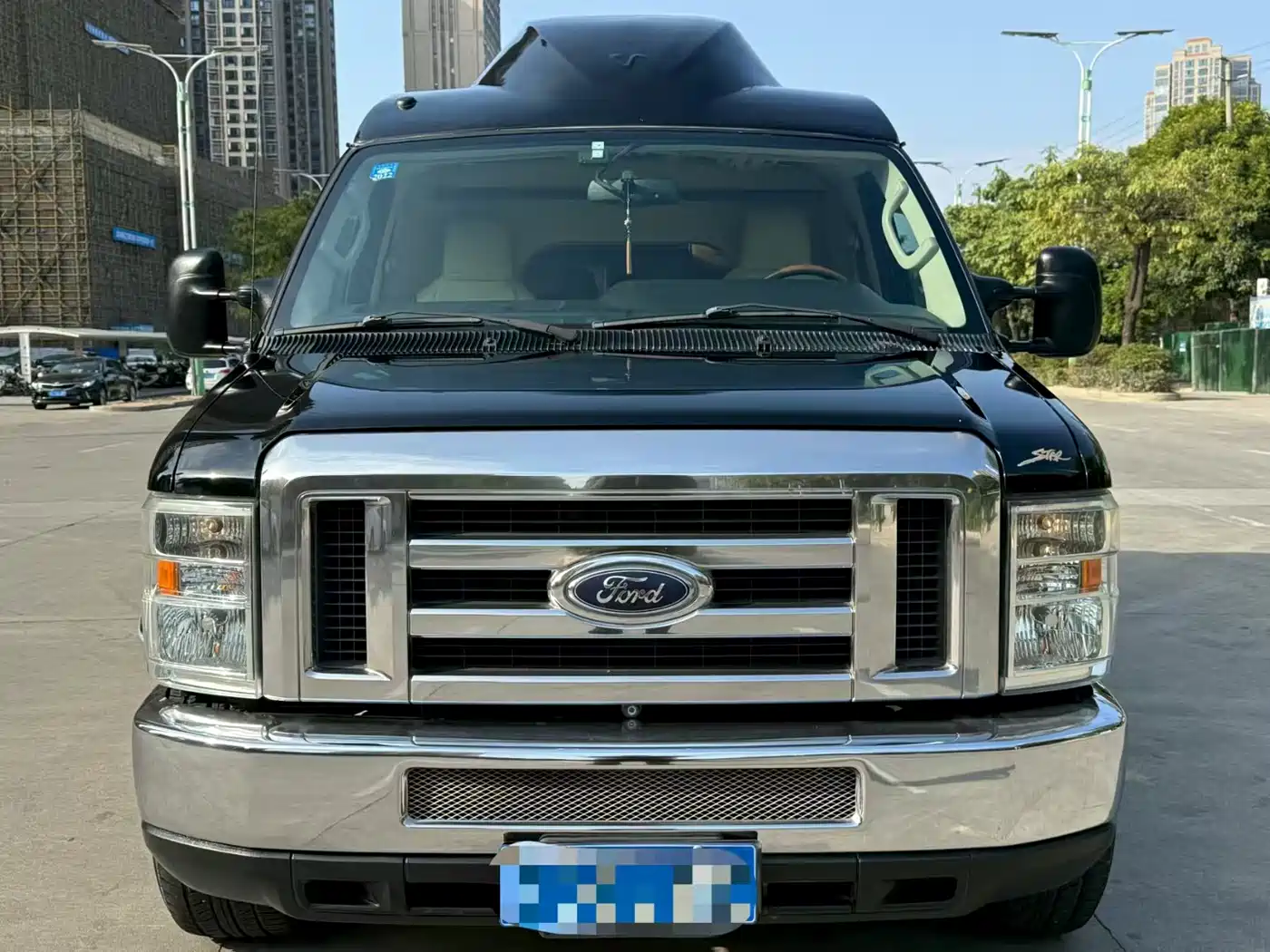 Ford E350 2011 5.4L Standard Yacht Edition фото 2