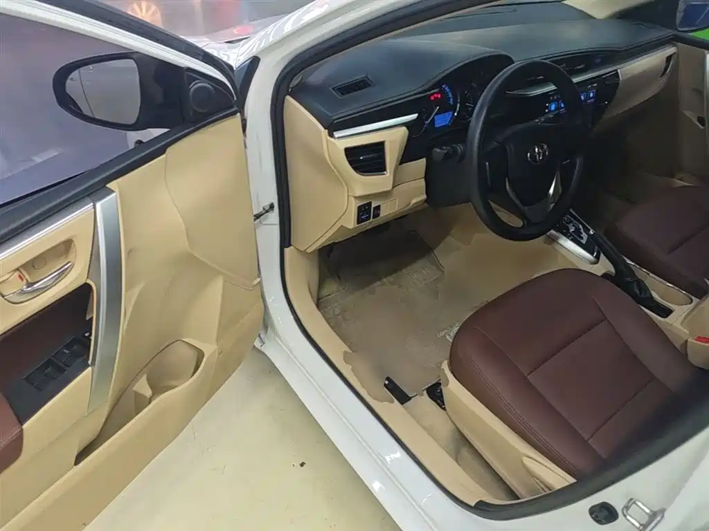Toyota Corolla 2014 1.6L CVT GL фото 16