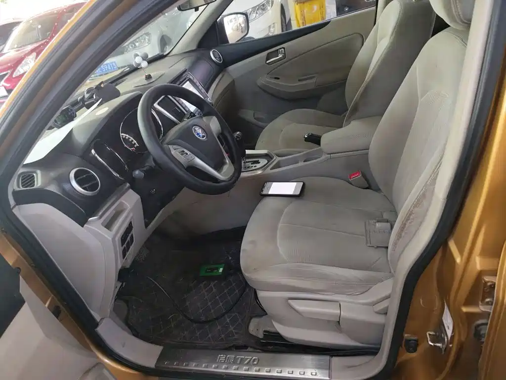 Venucia T70 2015 2015 2.0L CVT RuiQu Edition