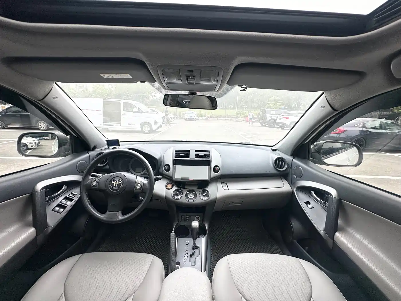 Toyota RAV4 Rongfang 2009 2.4L Automatic Luxury Navigation Edition фото 5