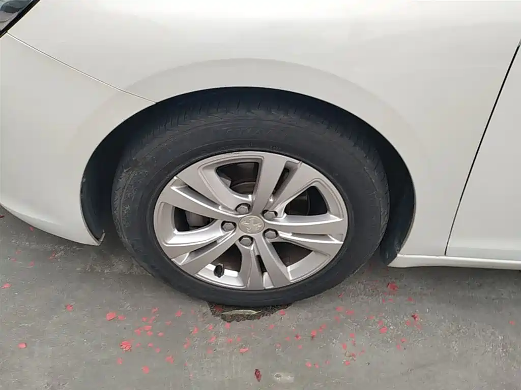 Peugeot 408 2014 1.8L Manual Leading Edition фото 23
