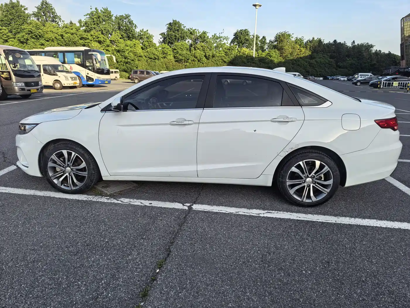 Фото 6 - Geely Emgrand GL