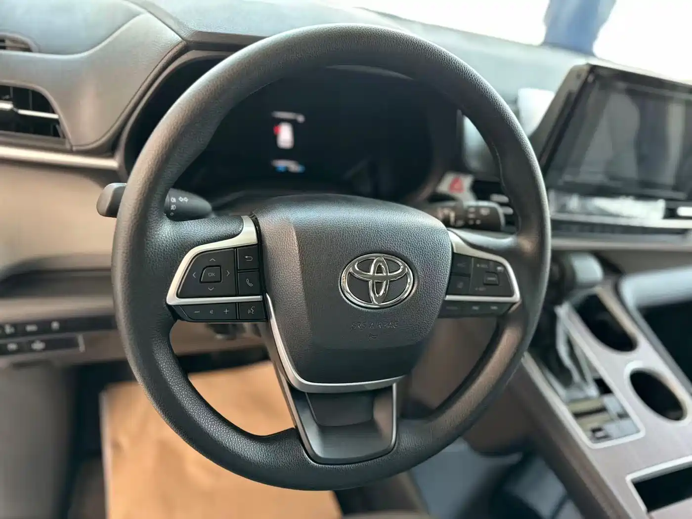 Toyota Sienna 2023 2.5L Hybrid Comfort Edition фото 11