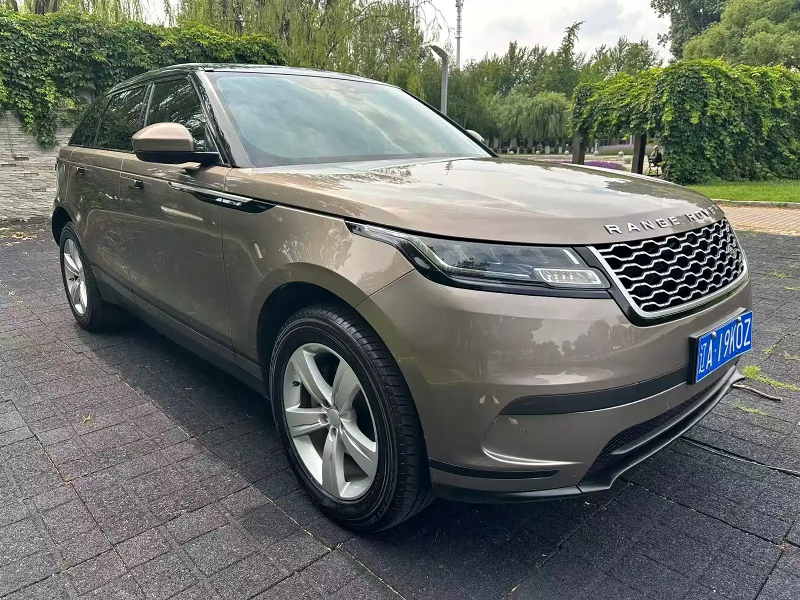 Фото 3 - Land Rover Range Rover Velar