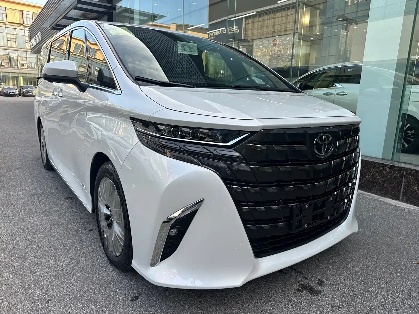 Toyota Alphard 2025 Hybrid 2.5L Ultimate Gold Edition фото 3