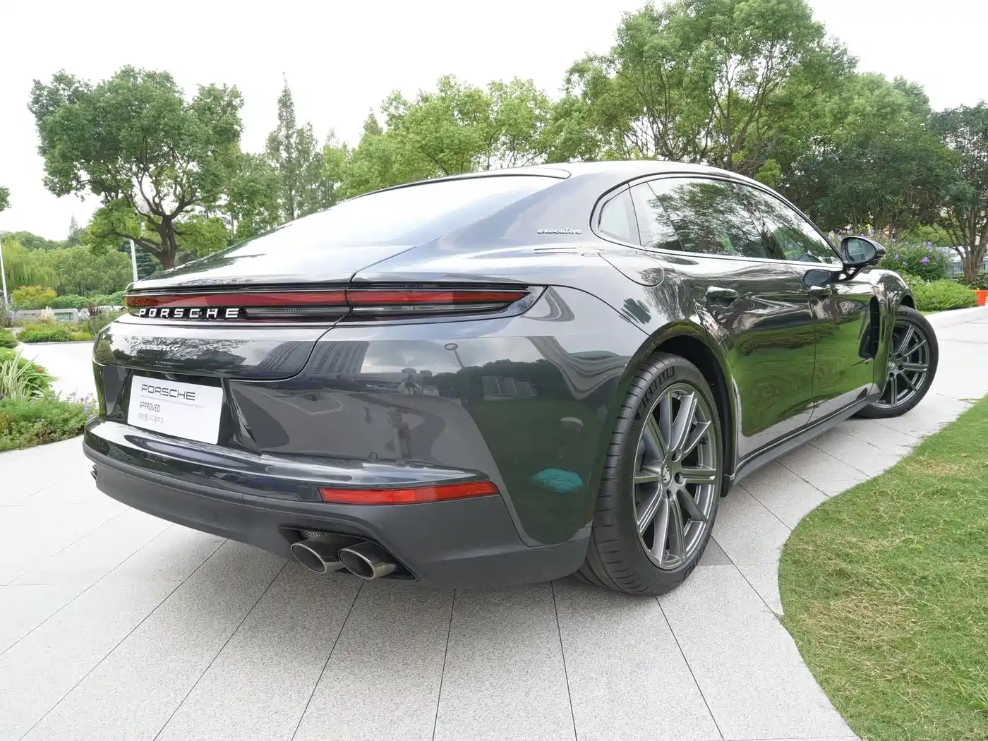 Porsche Panamera 2024 Panamera 4 Executive Long Wheelbase 2.9T фото 17