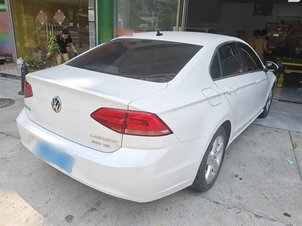 Volkswagen Lamando 2015 230TSI DSG Style фото 7