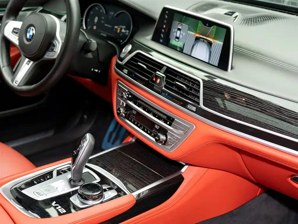 BMW 7 Series 2018 M760Li xDrive фото 18