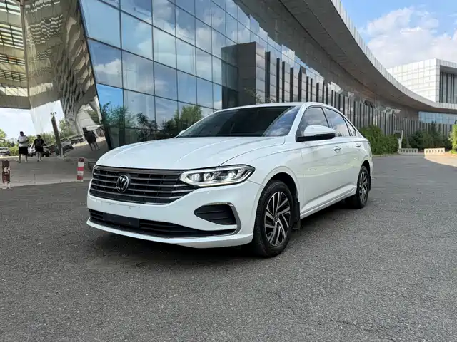 Volkswagen Lavida 2023 Facelift 1.5L Automatic 5 Million Edition — фото 5
