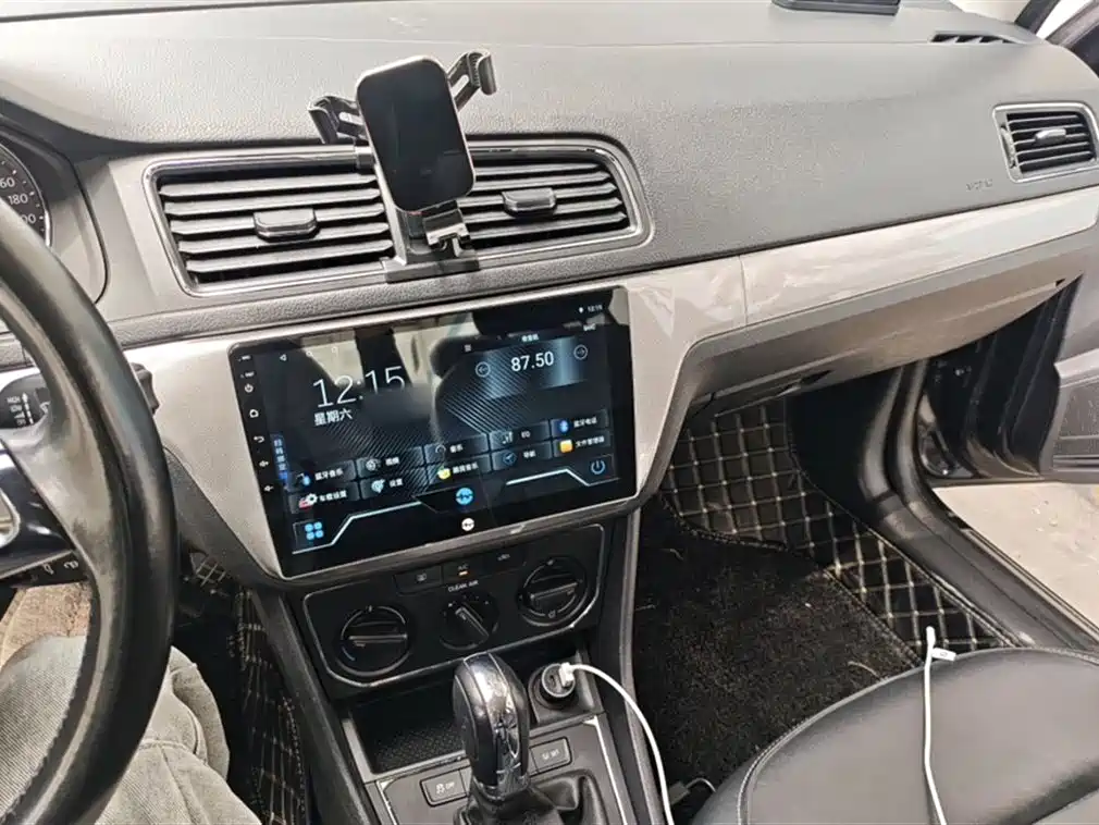 Volkswagen Lavida 2015 1.6L Automatic Comfort Edition фото 14