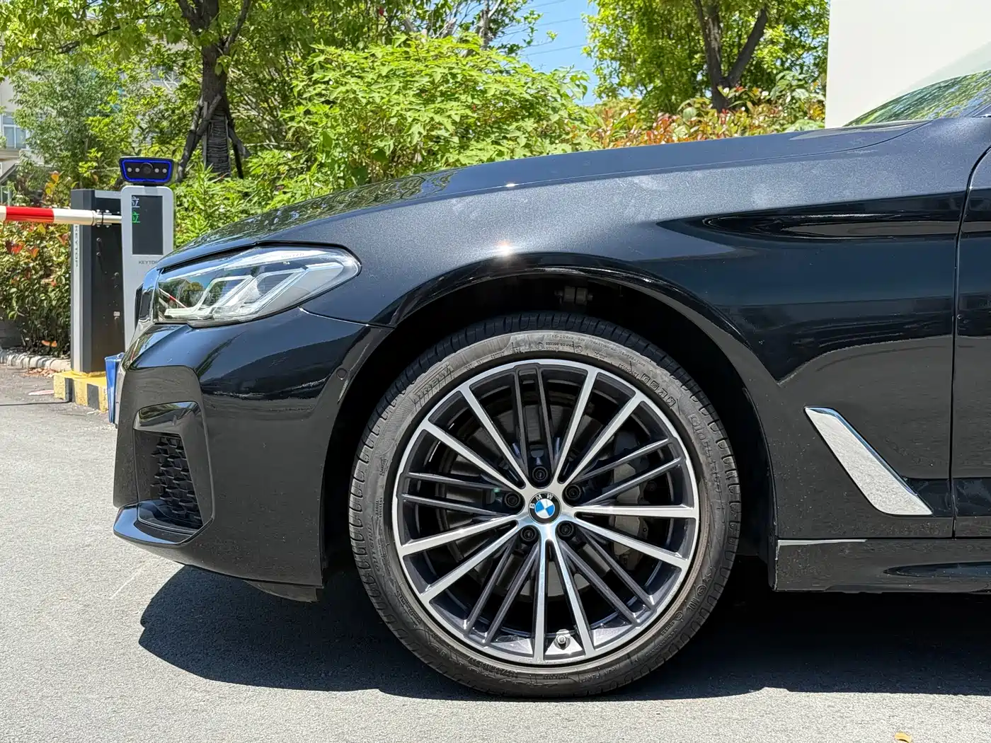 BMW 5 Series 2023 530Li Leading Luxury Package фото 17