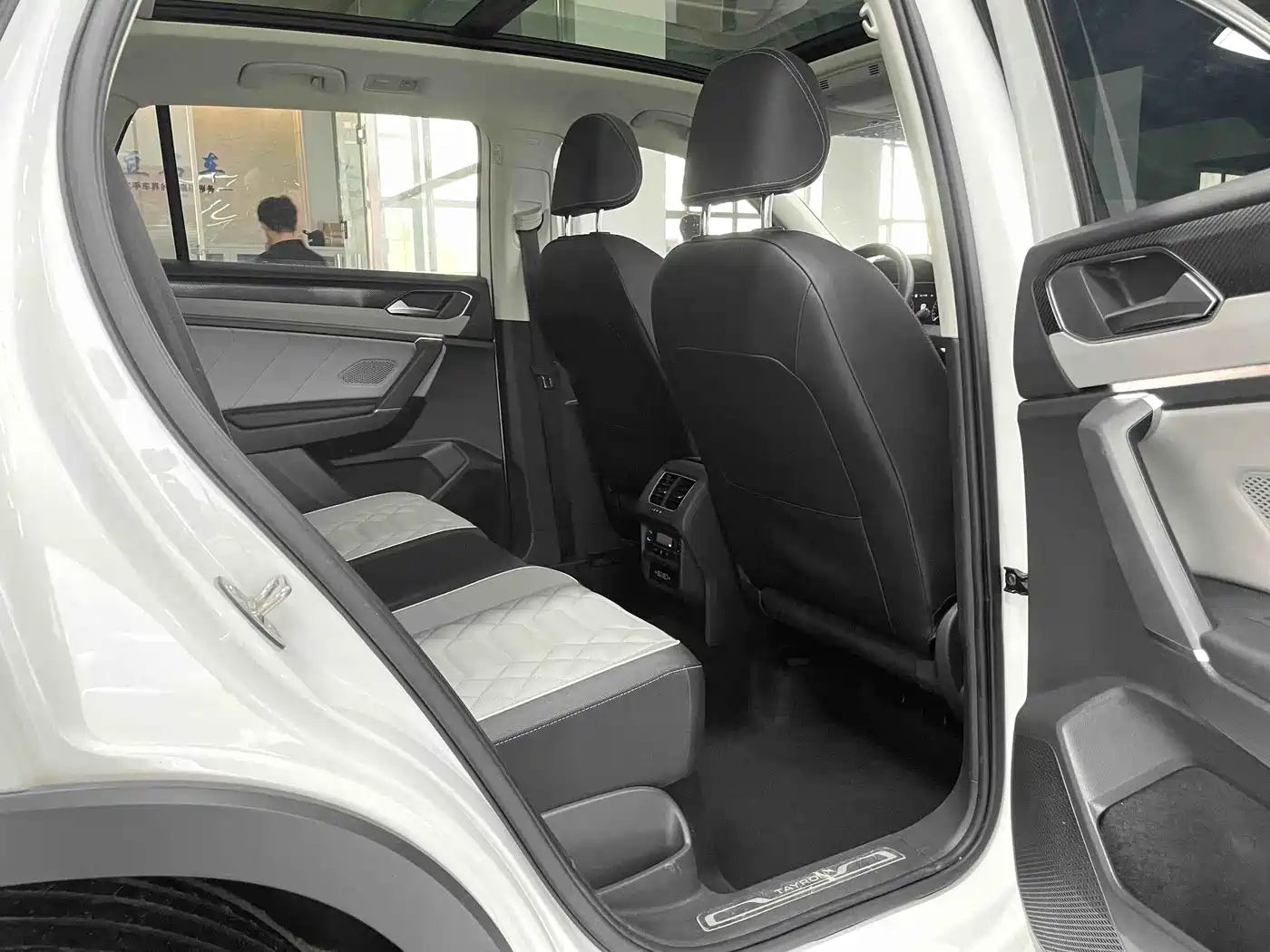 Volkswagen Tayron 2023 280TSI 2WD Luxury Plus Advanced Edition фото 10
