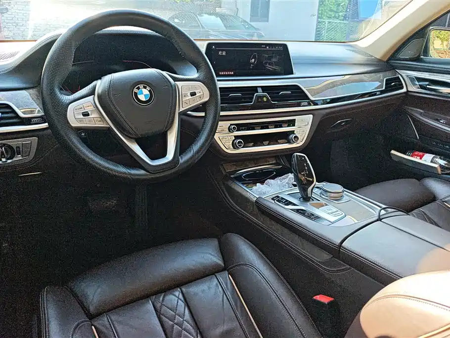 BMW 7 Series 2019 740Li Leading Luxury Package фото 12