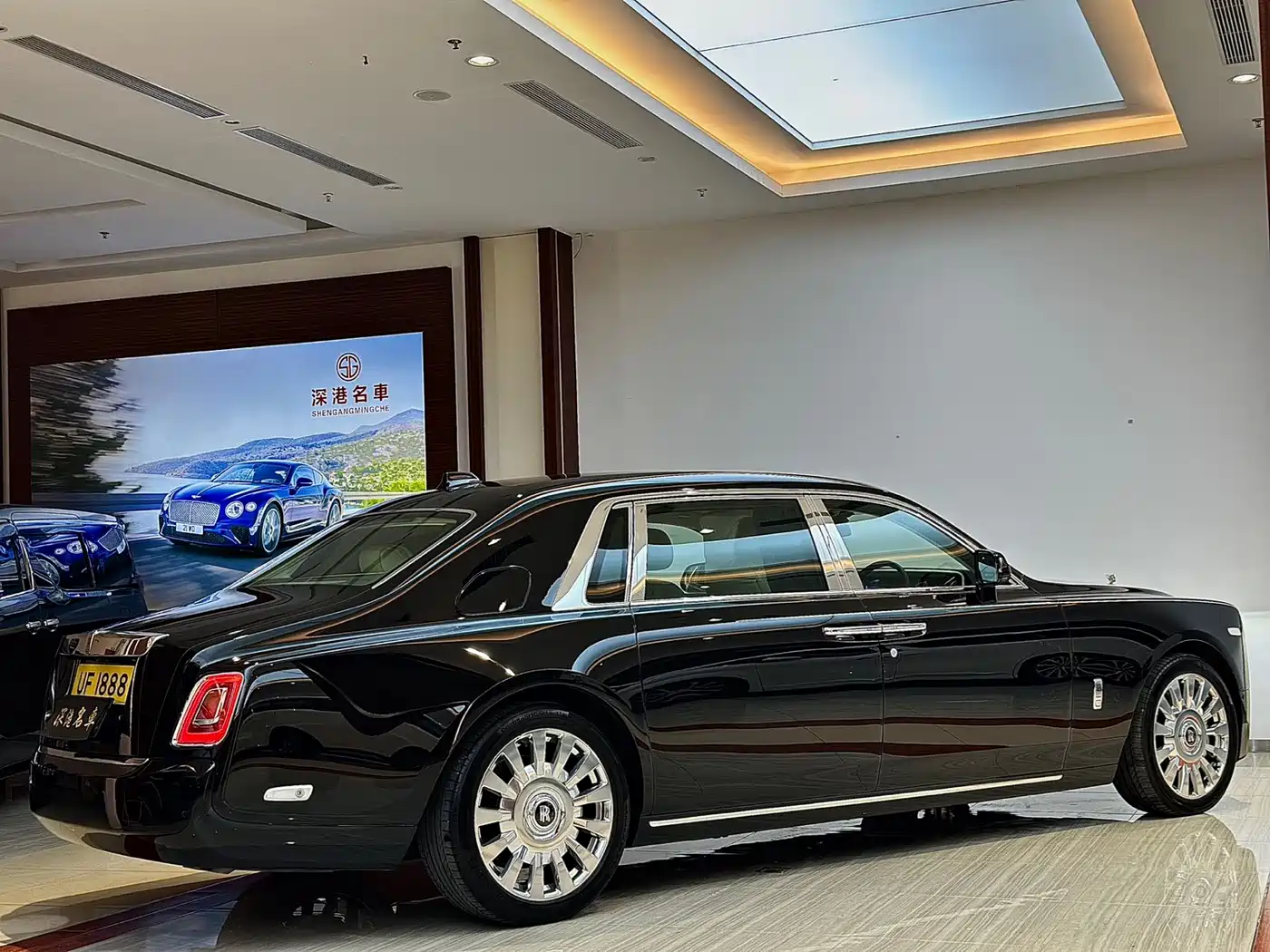 Rolls-Royce Phantom 2018 6.7T Long Wheelbase Version фото 4