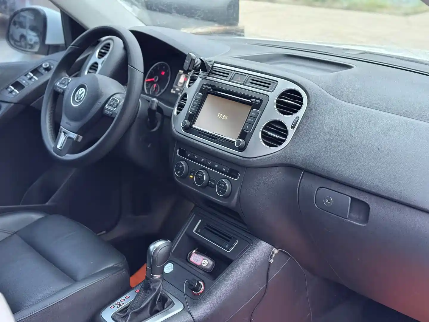 Photo 5 - Volkswagen Tiguan