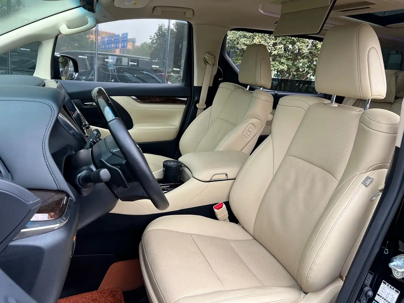Toyota Alphard 2021 Hybrid 2.5L Luxury фото 6