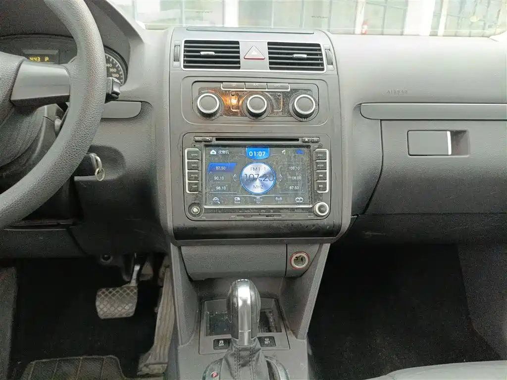 Volkswagen Touran 2015 1.4T DSG Comfort Edition 5-seater фото 13