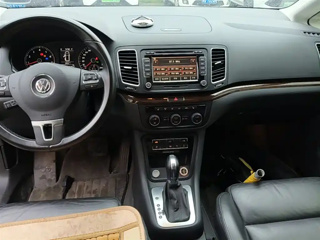 Volkswagen Sharan 2014 2.0TSI Luxury фото 13