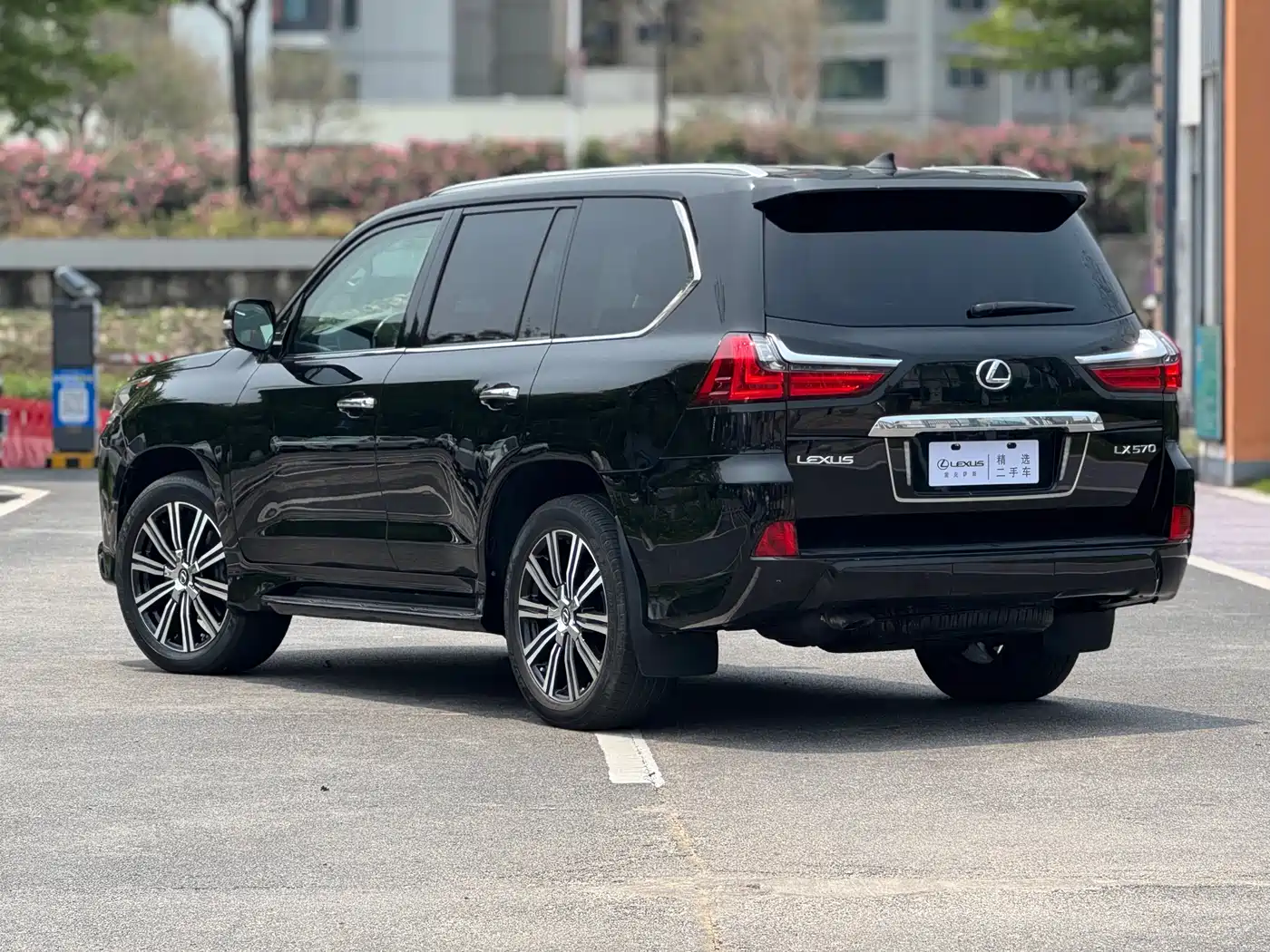 Lexus LX 2017 570 Prestige Luxury фото 4