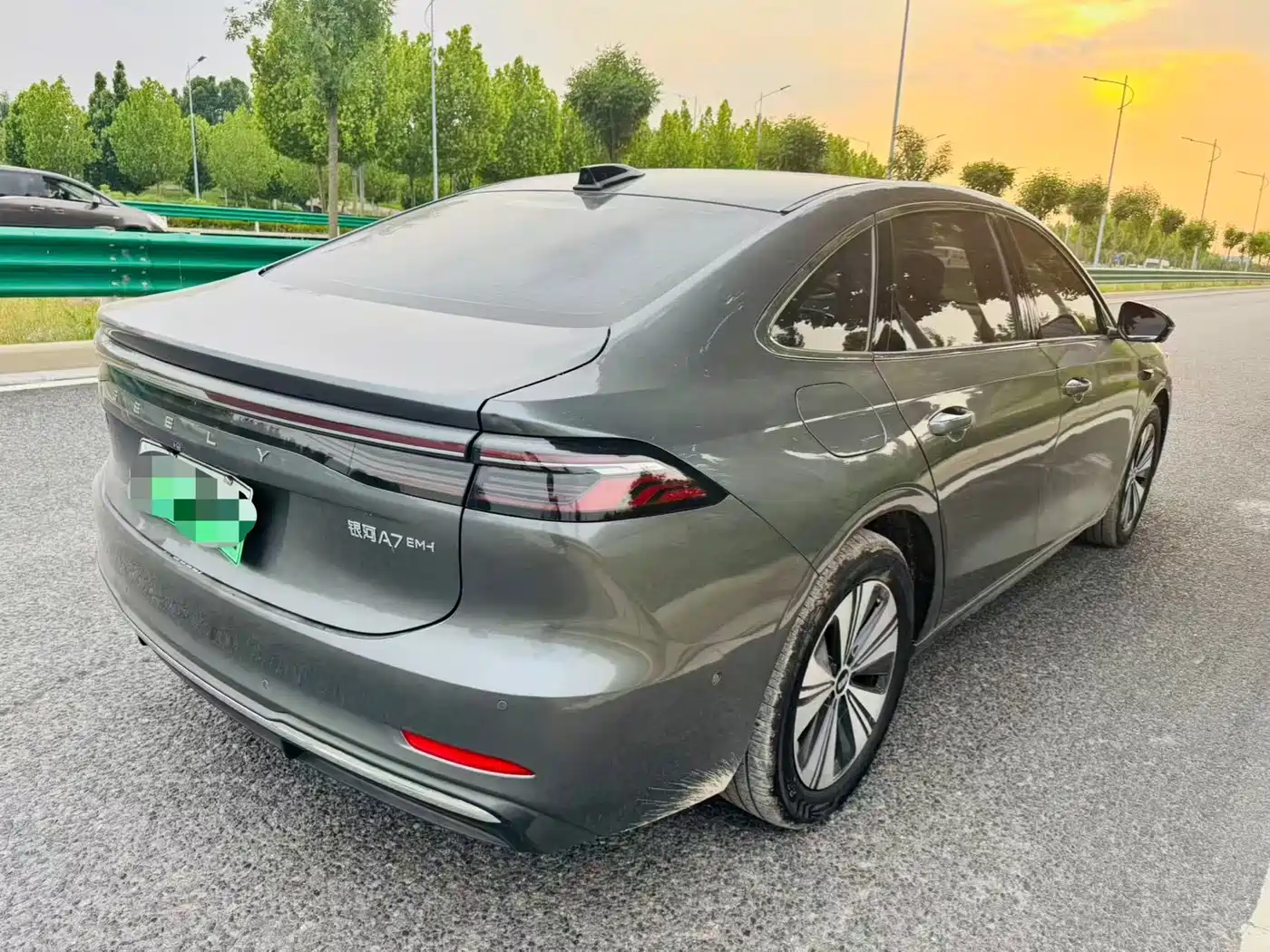 Geely Galaxy Galaxy A7 2025 EM-i 150km Long Voyage Edition фото 8