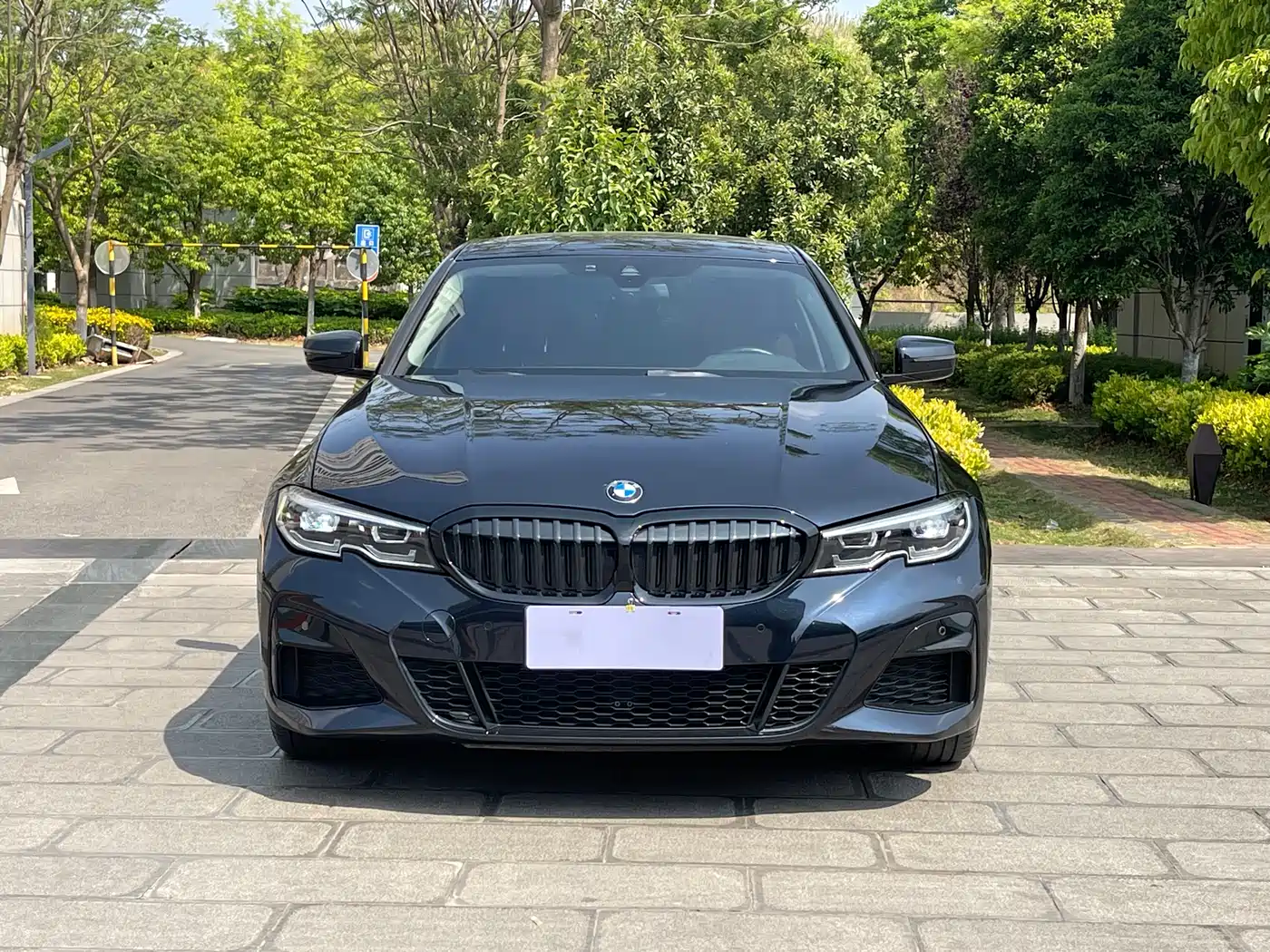 BMW 3 Series 2022 325Li M Sport Shadow Edition фото 2