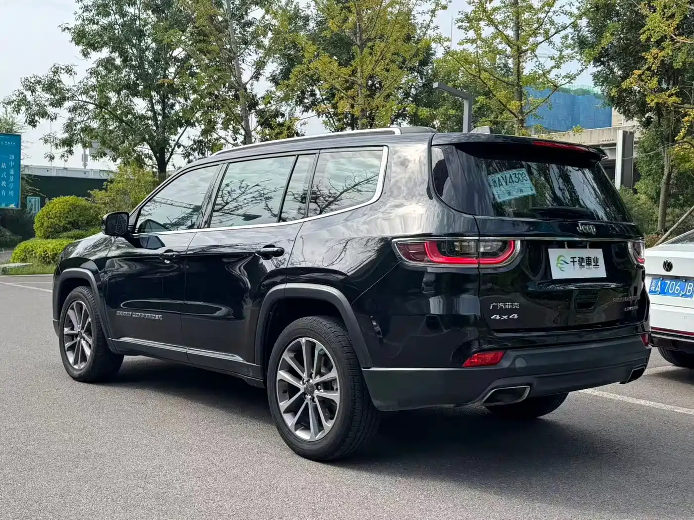 Фото 18 - Jeep Grand Commander