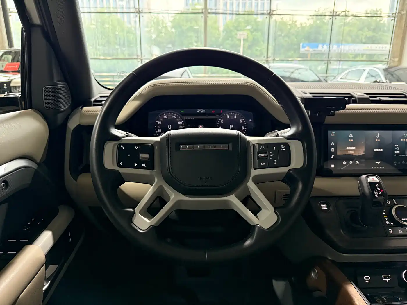 Land Rover Defender 2021 110 P400 Dark Special Edition фото 13