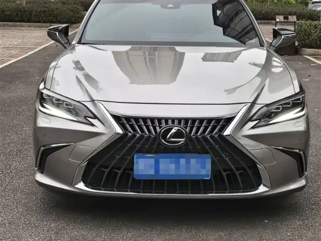 Lexus ES 2022 300h Ultimate Edition фото 2