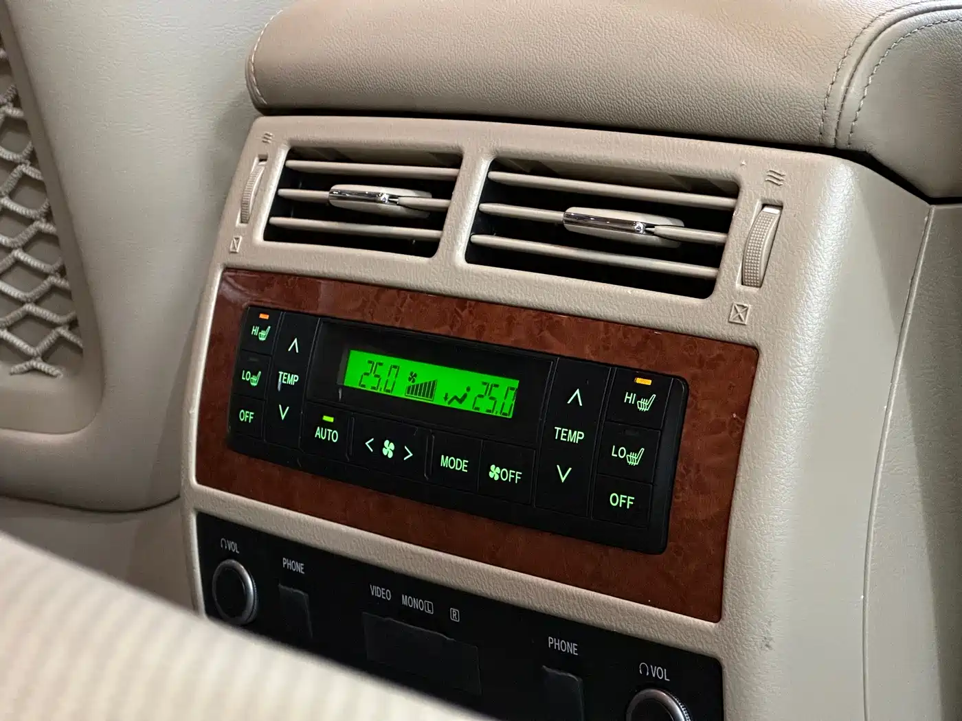 Toyota Land Cruiser 2012 4.6L Automatic VX-R фото 15