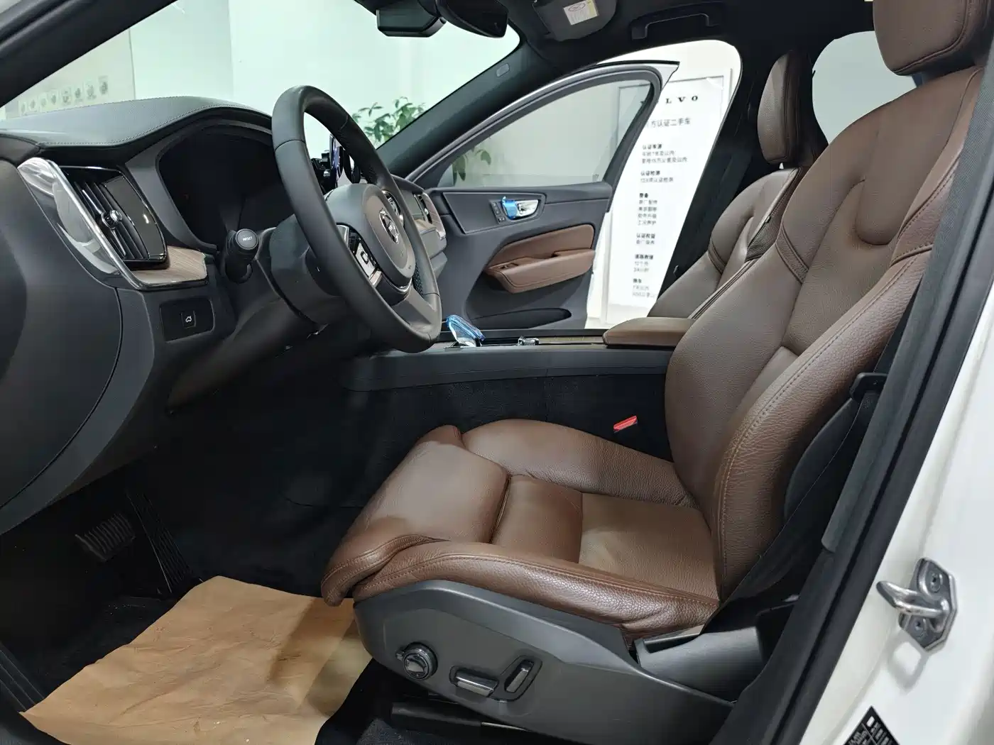 Фото 9 - Volvo XC60