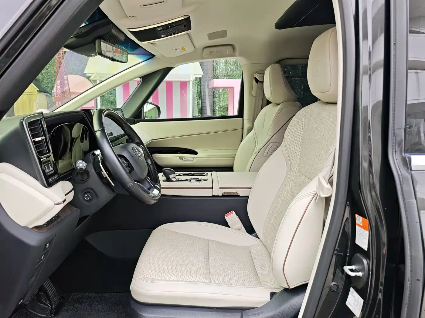 Lexus LM 2023 500h 6-Seater Prestige Edition фото 10