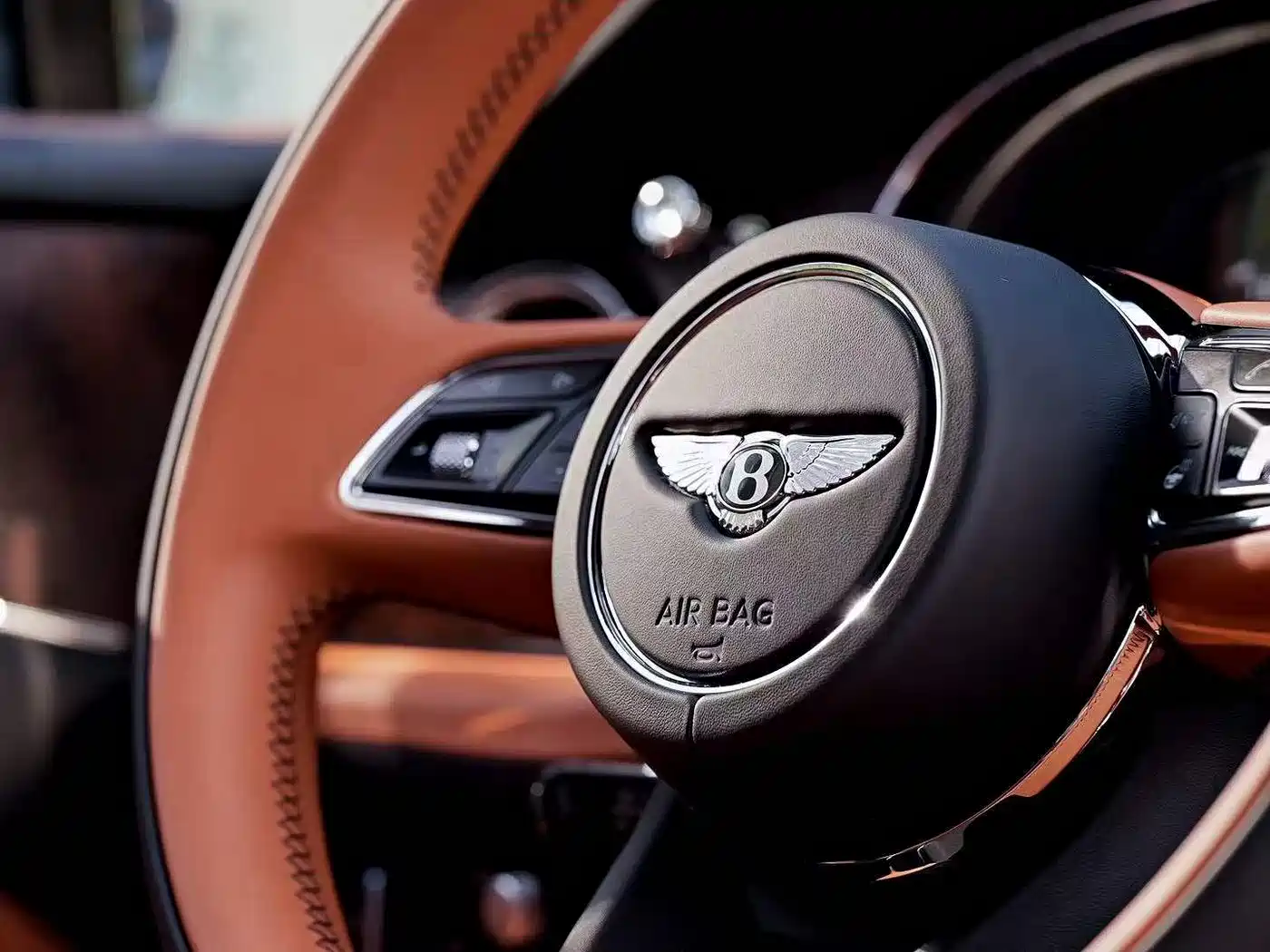 Bentley Bentayga 2023 4.0T V8 Long Wheelbase Version фото 5