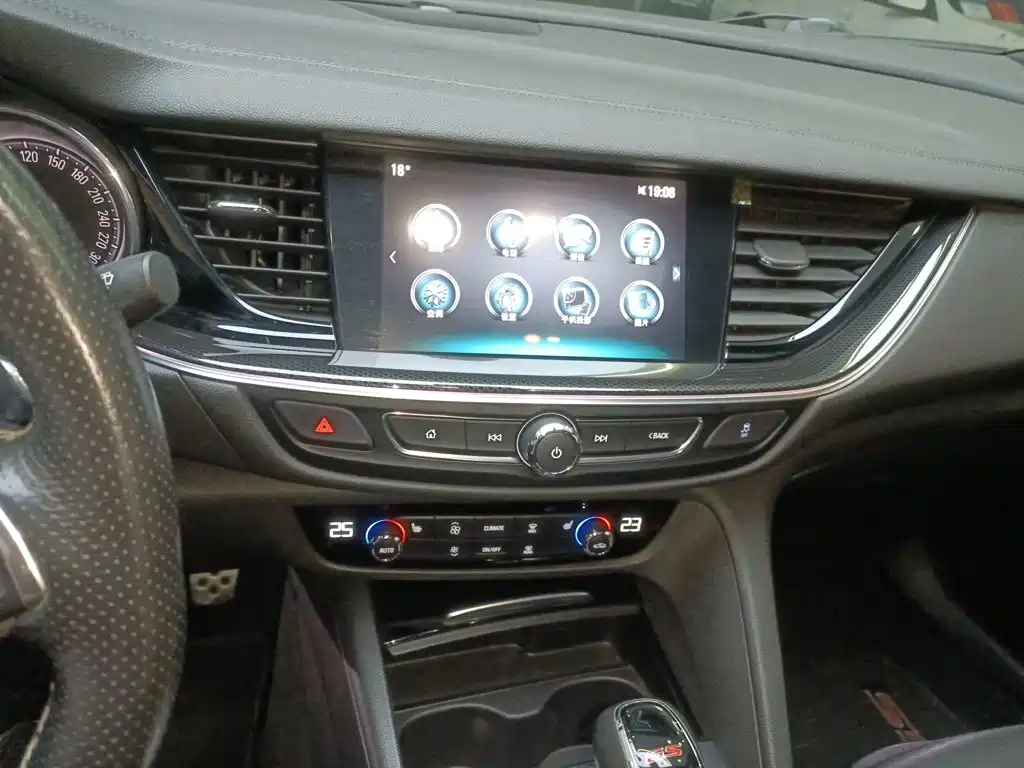 Фото 9 - Buick Regal