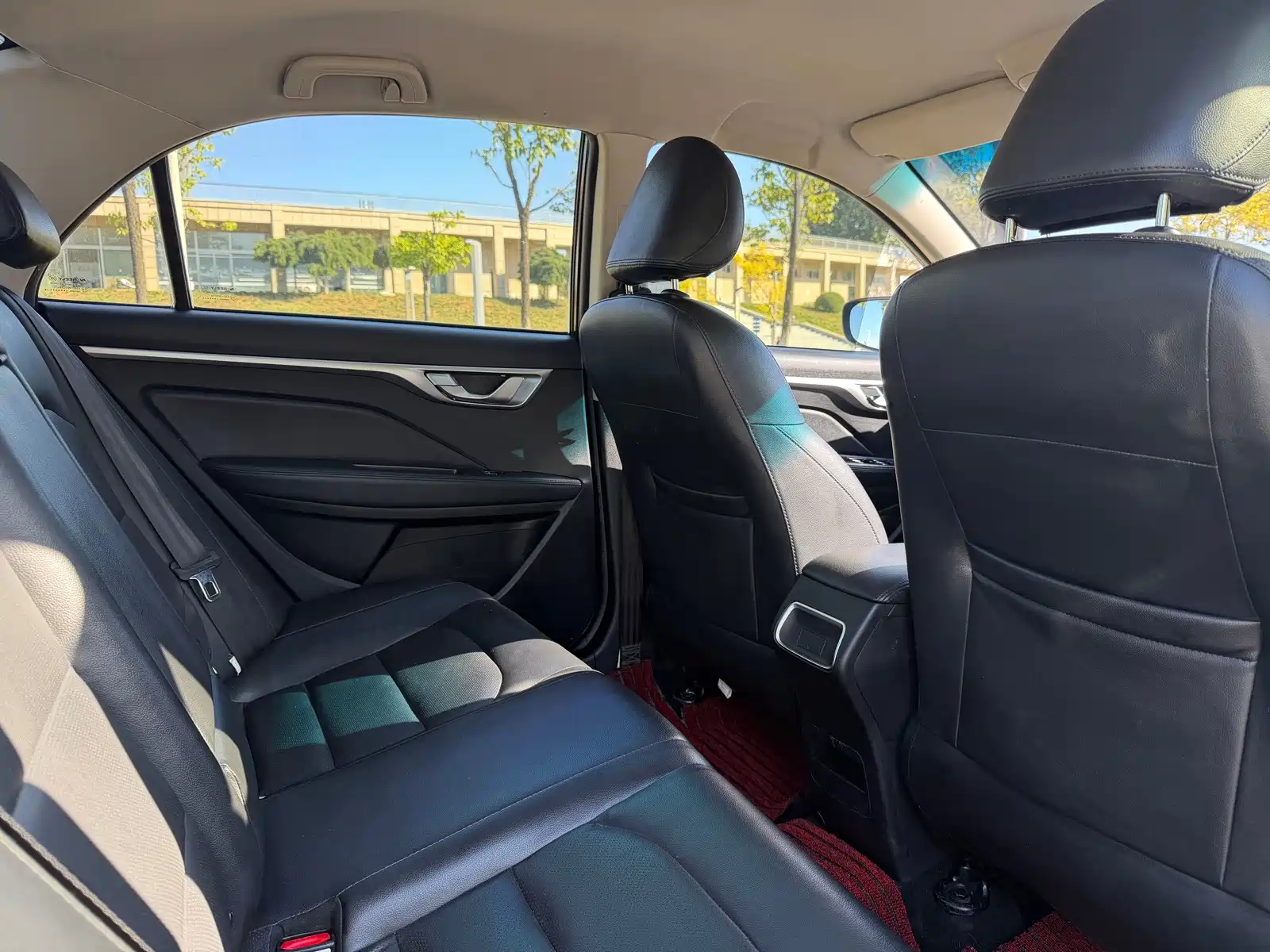 Фото 8 - Geely Vision