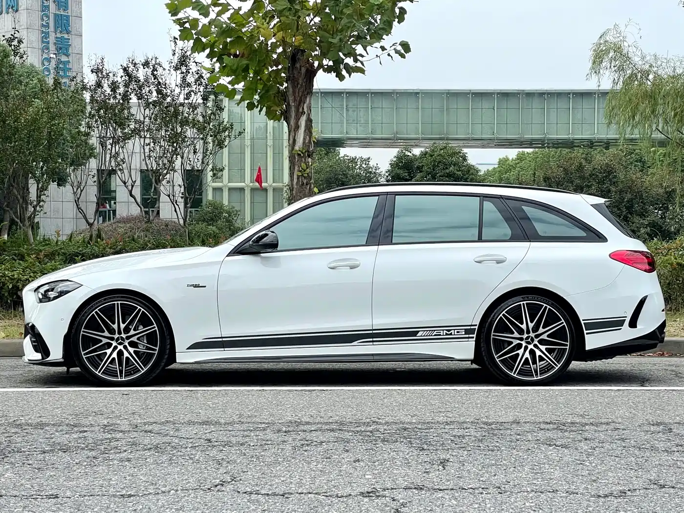 Mercedes-Benz C-Class AMG 2023 AMG C 43 4MATIC Wagon Special Edition фото 7