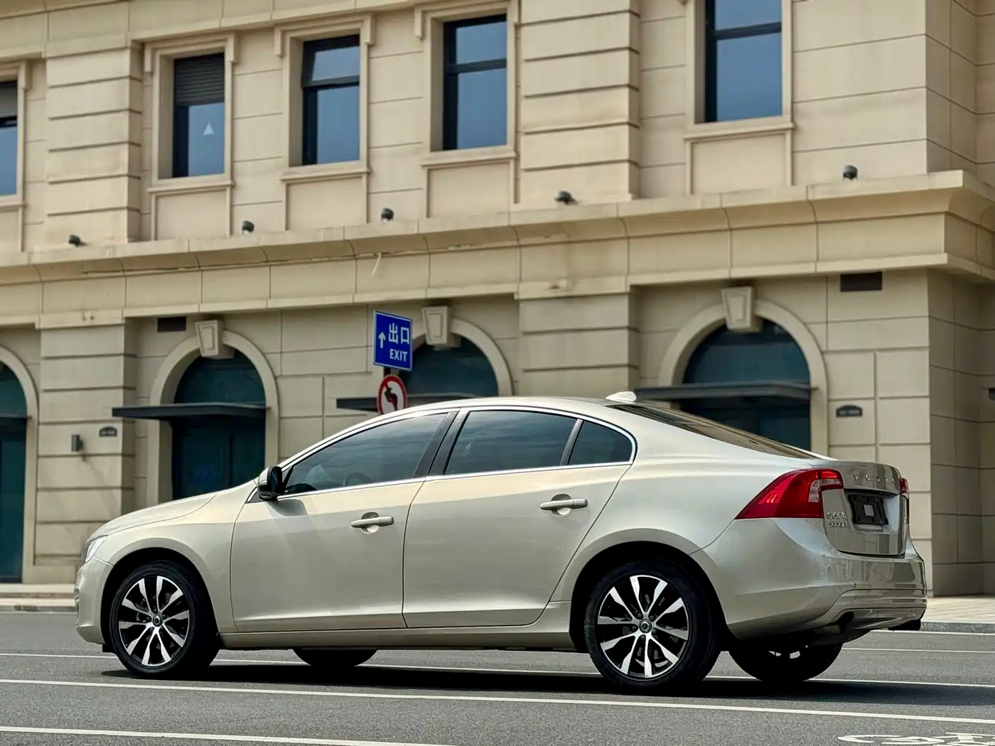 VOLVO S60