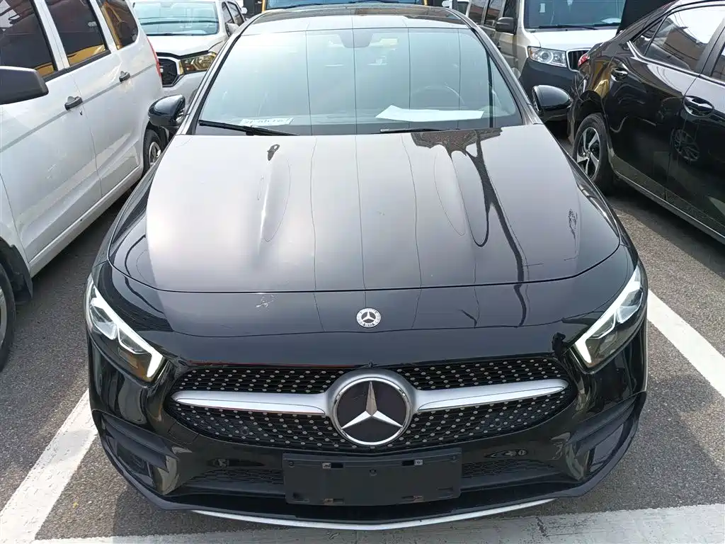Mercedes-Benz A-Class 2019 Facelift A 200 L Sports Sedan фото 3