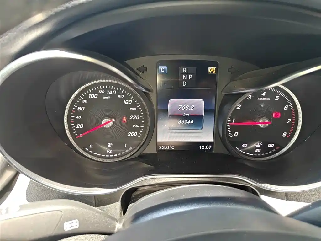 Mercedes-Benz GLC Coupe 2017 GLC 260 4MATIC Coupe SUV фото 4
