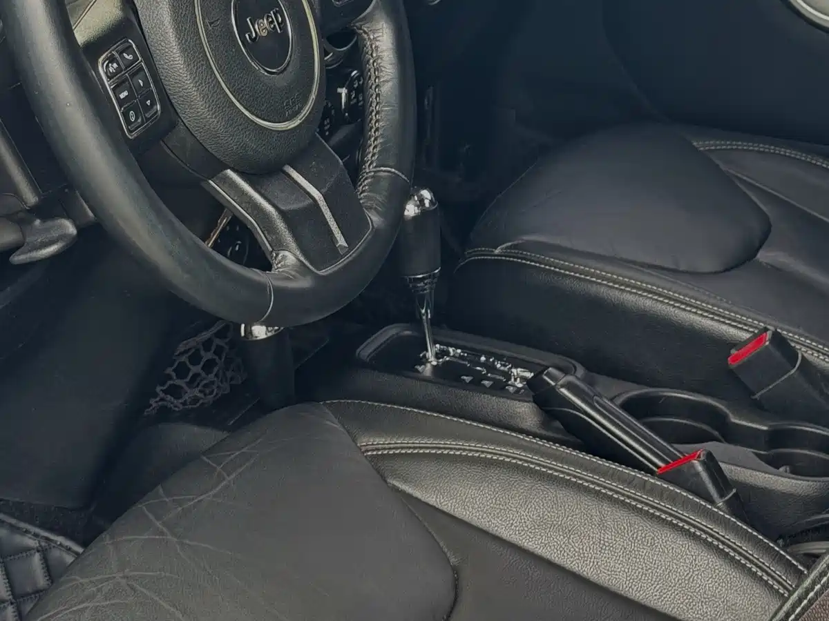 Фото 8 - Jeep Wrangler