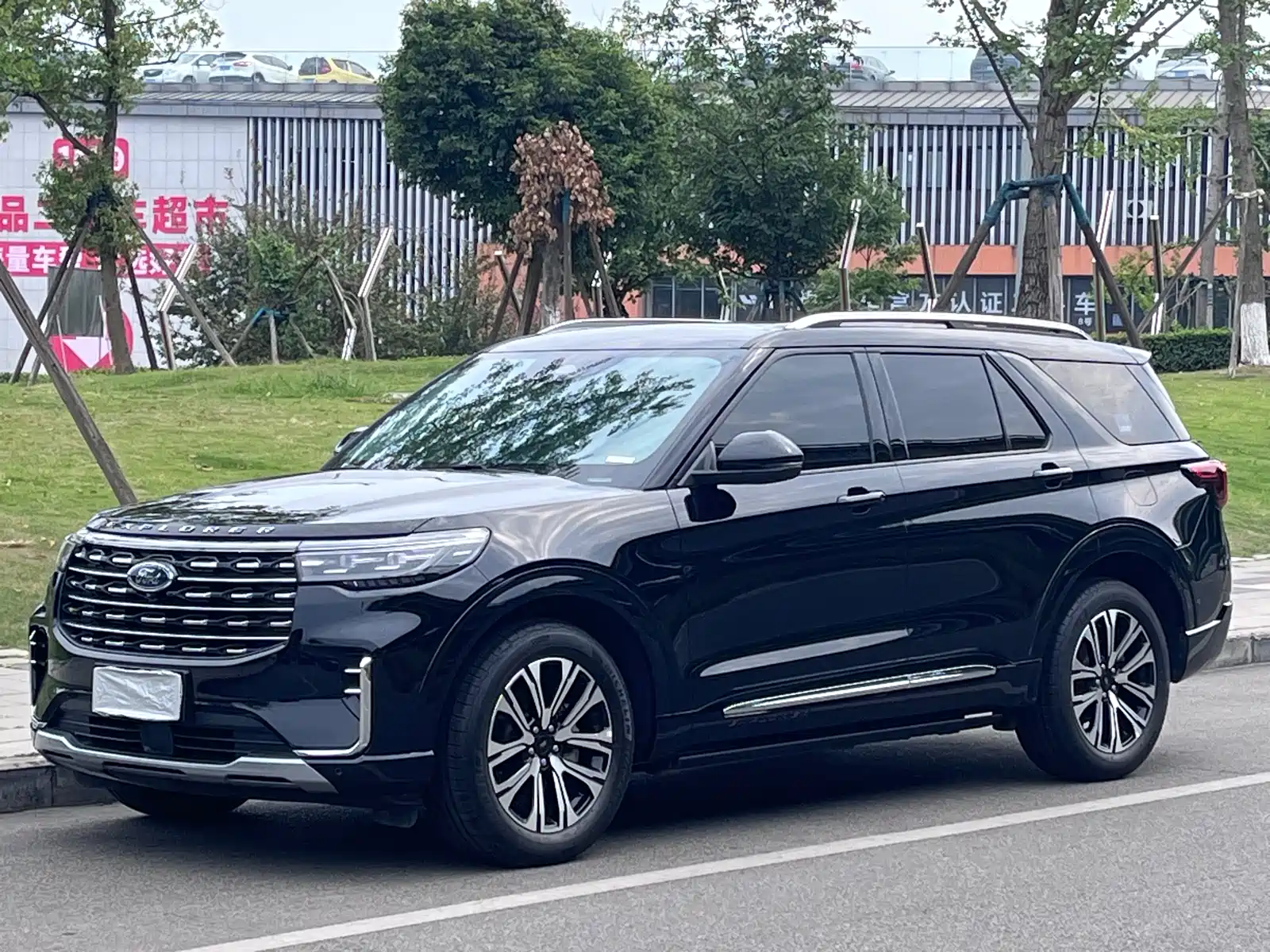 Фото 1 - Ford Explorer