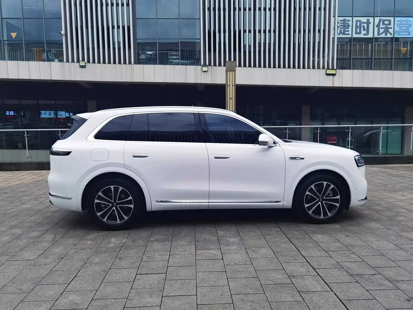 AITO Wenjie AITO M7 2026 Extended Range Max AWD 5-seater фото 20