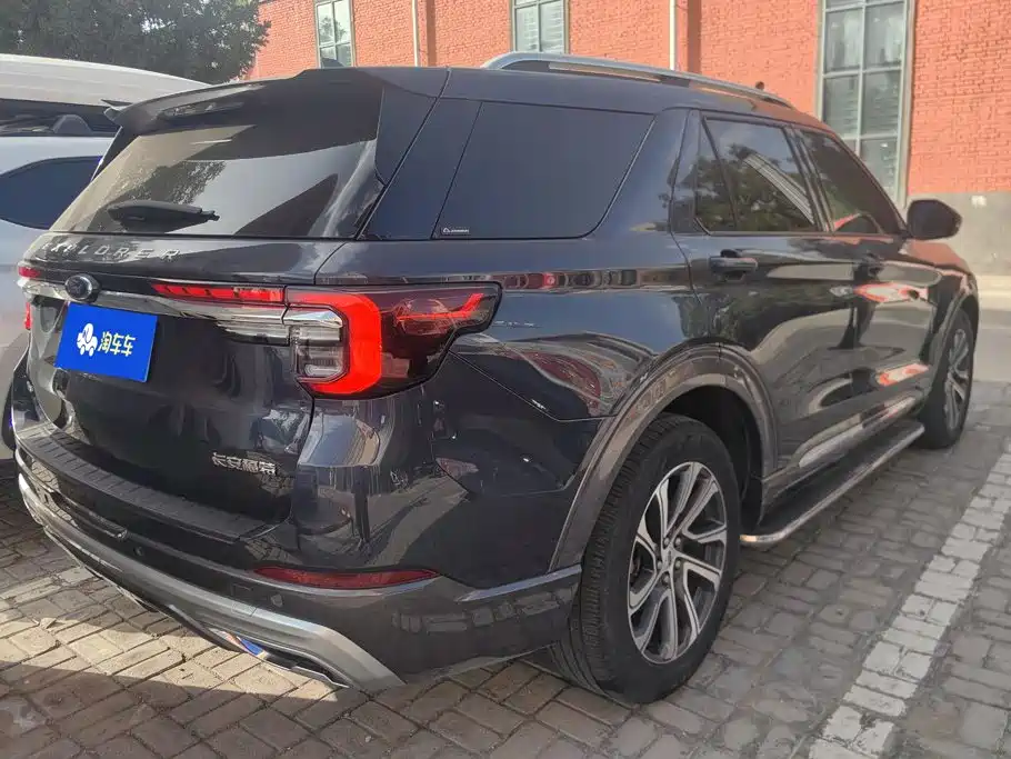 Фото 3 - Ford Explorer