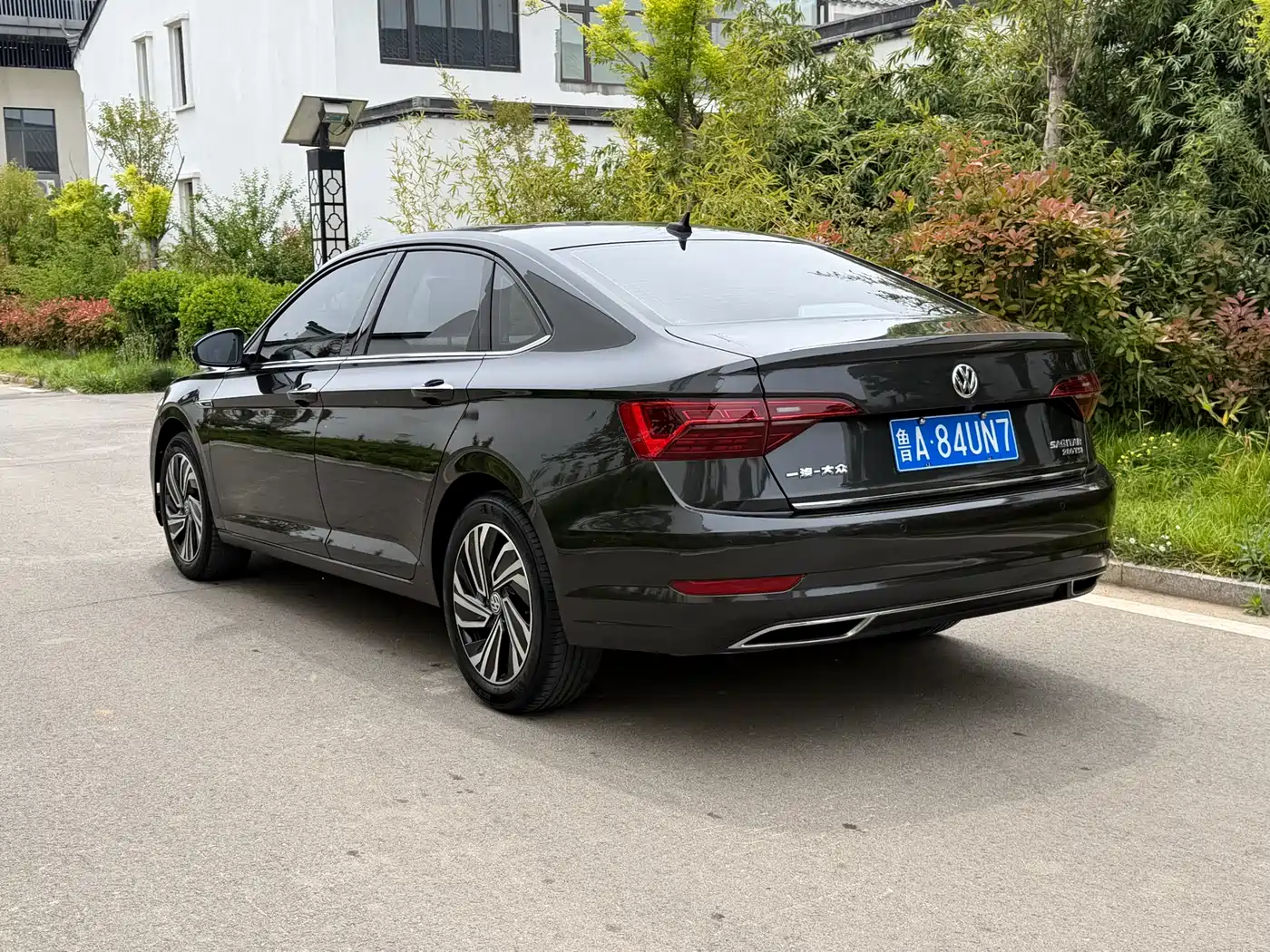 VOLKSWAGEN SAGITAR