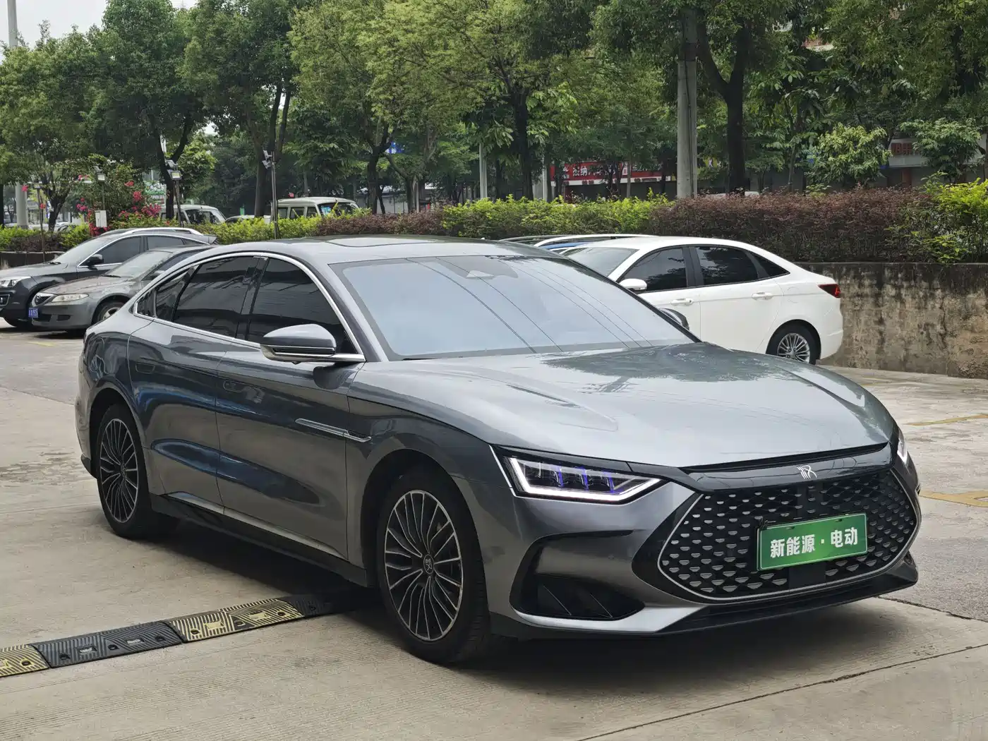 BYD Han 2022 DM-i 121KM Premium Edition фото 3