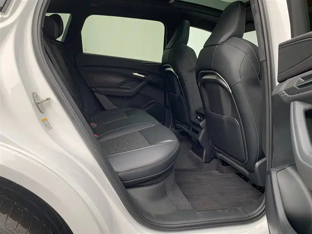Audi Q6L e-tron 2025 Extended Range Edition фото 16