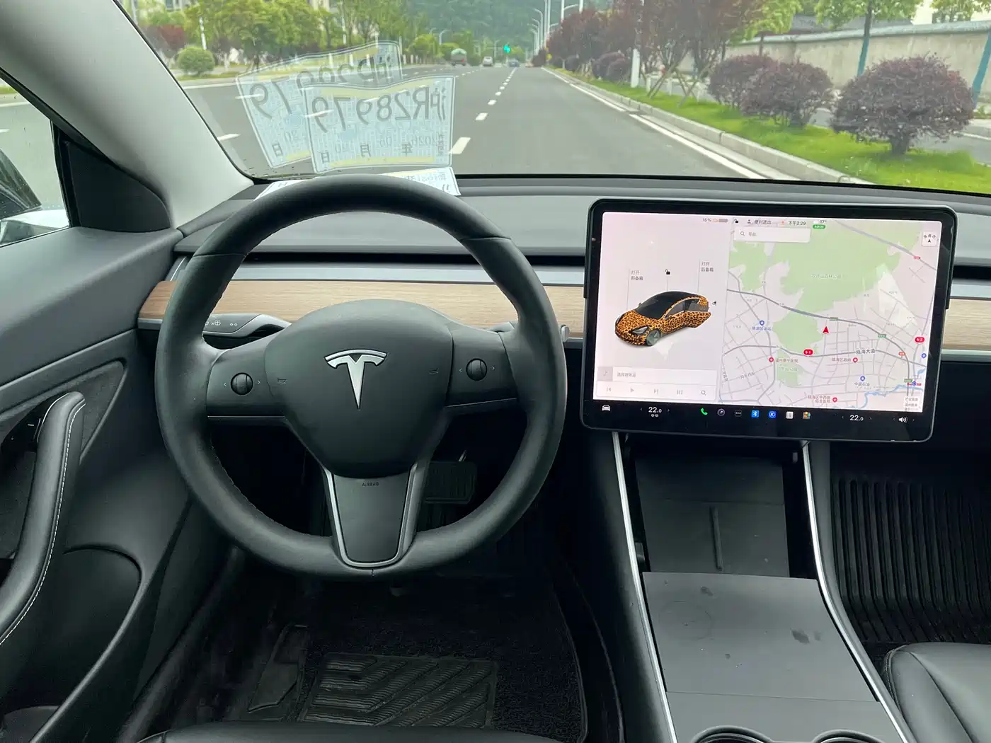TESLA MODEL 3