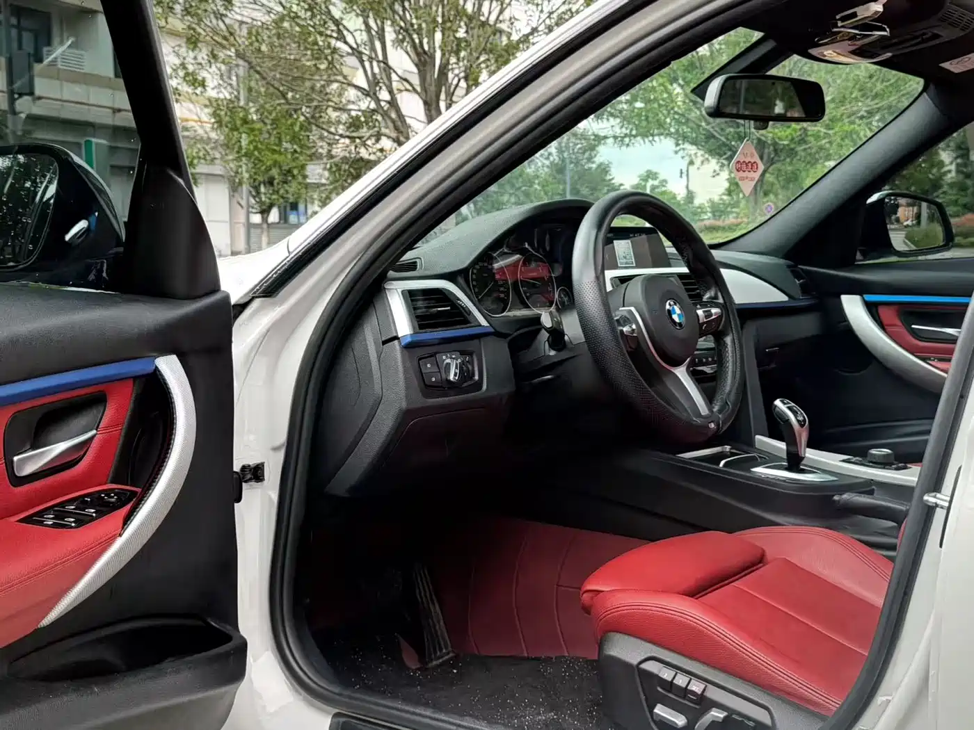 BMW 3 Series 2019 320i M Sport Package фото 4