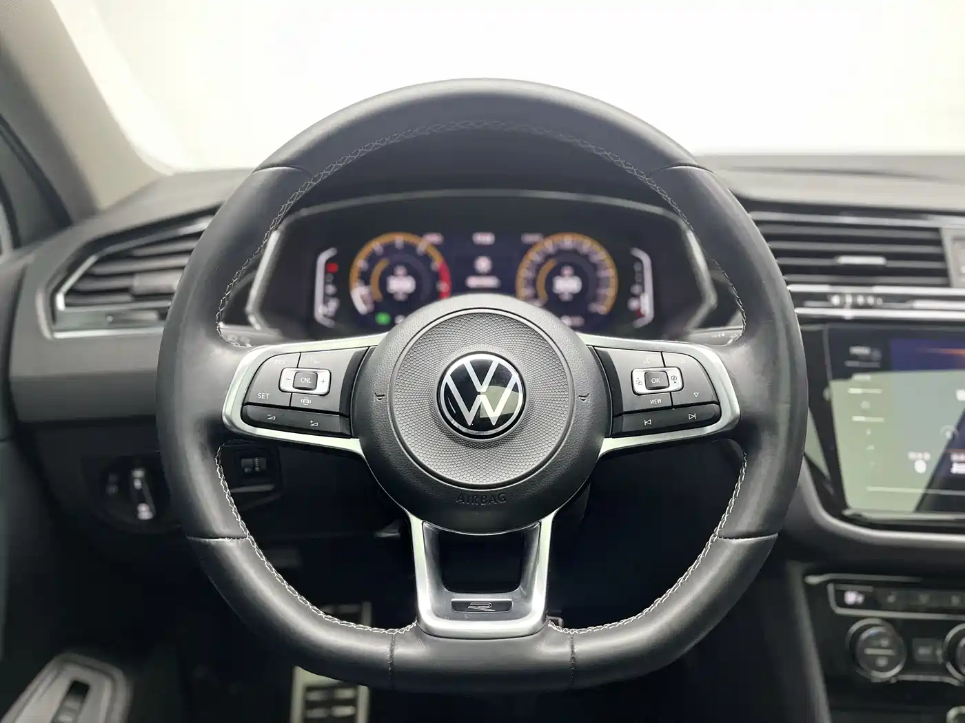 Volkswagen Tiguan L 2021 330TSI Automatic 2WD R-Line Premium фото 17