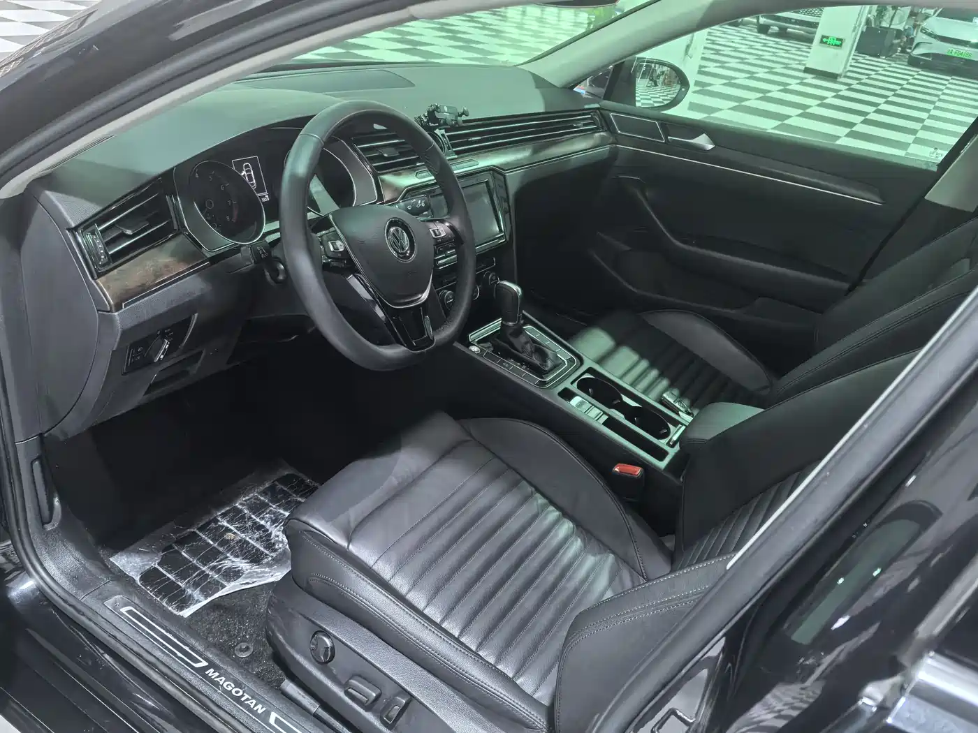 Volkswagen Magotan 2019 330TSI DSG Luxury Class China VI фото 8